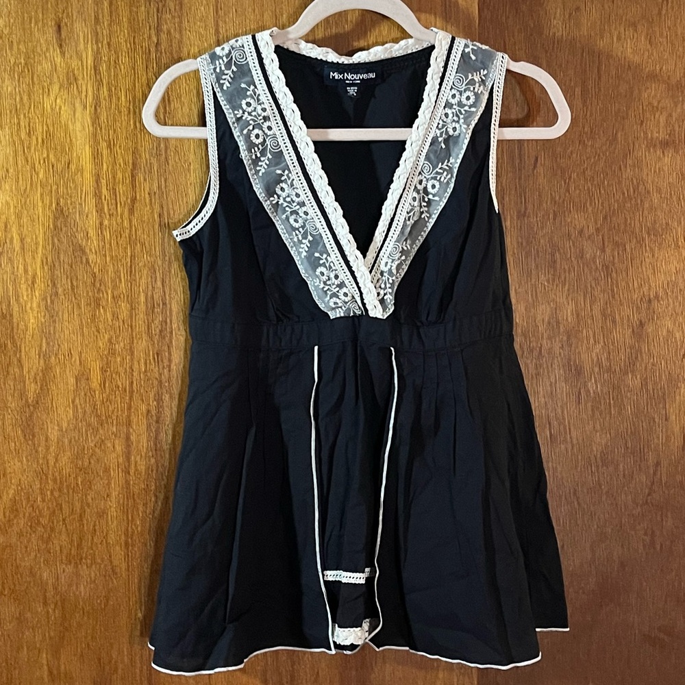 MIX NOUVEAU Black Top with Lace Trim Sz M
